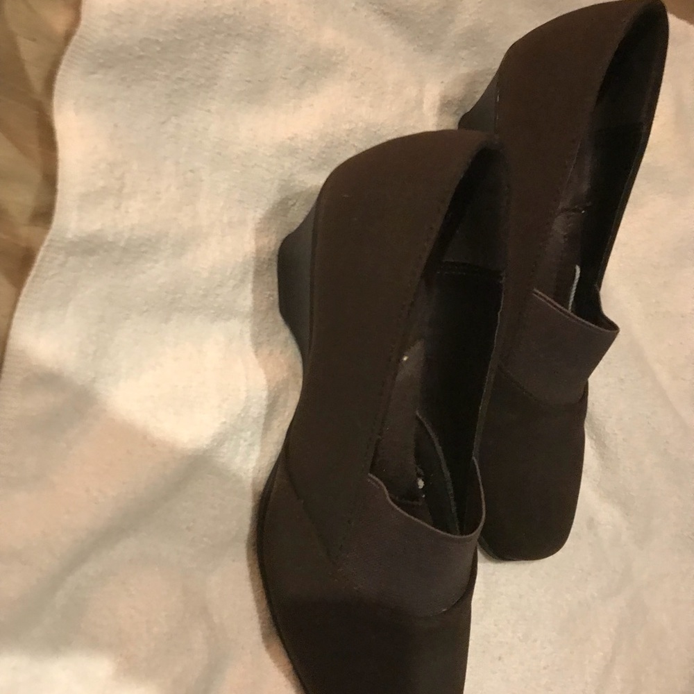 Shoes - Picture 3 of 6